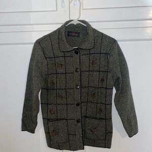 Grandma sweater with grid design and butterfly embroidery